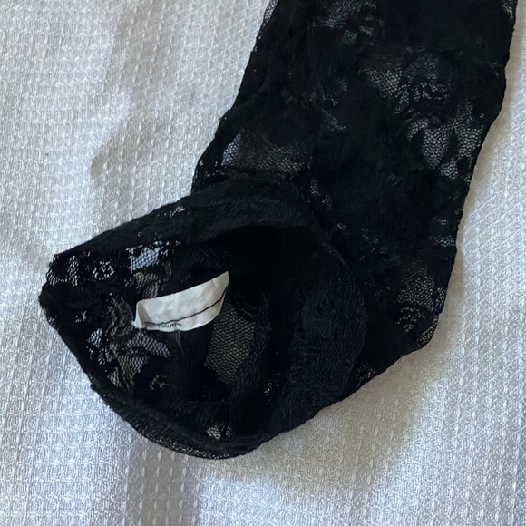 Black lace fingerless gloves - Picture 3 of 6